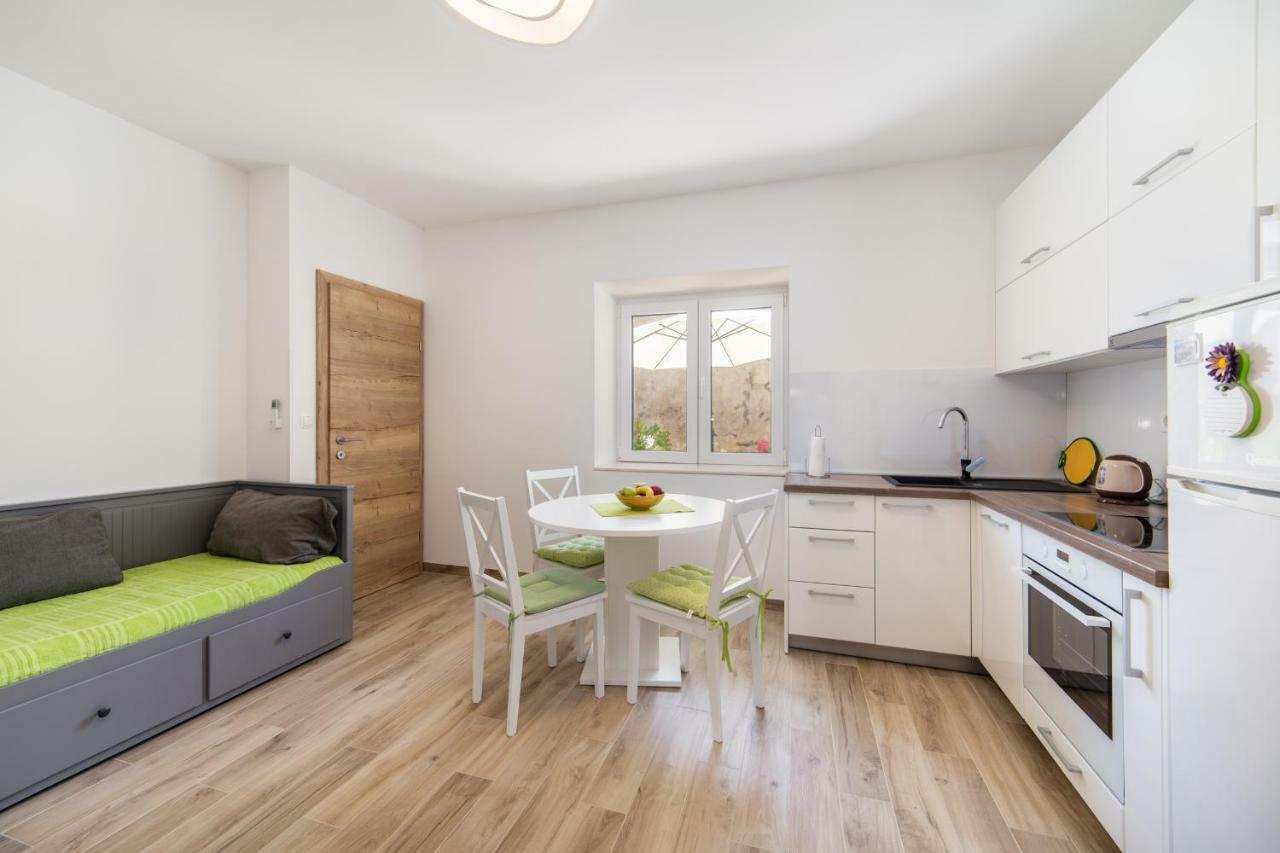 Apartmani Ujdur Gradac  Exteriör bild