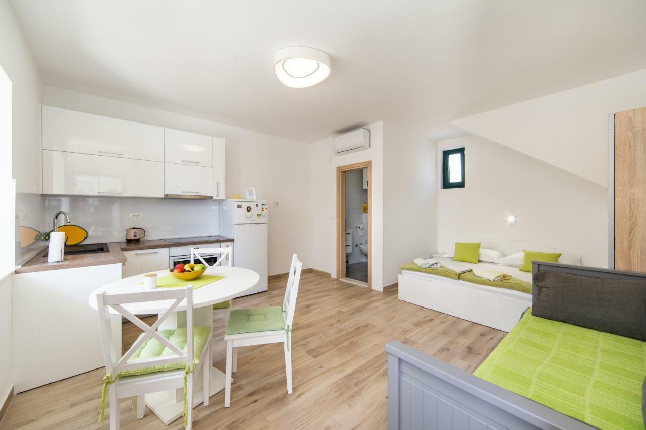 Apartmani Ujdur Gradac  Exteriör bild